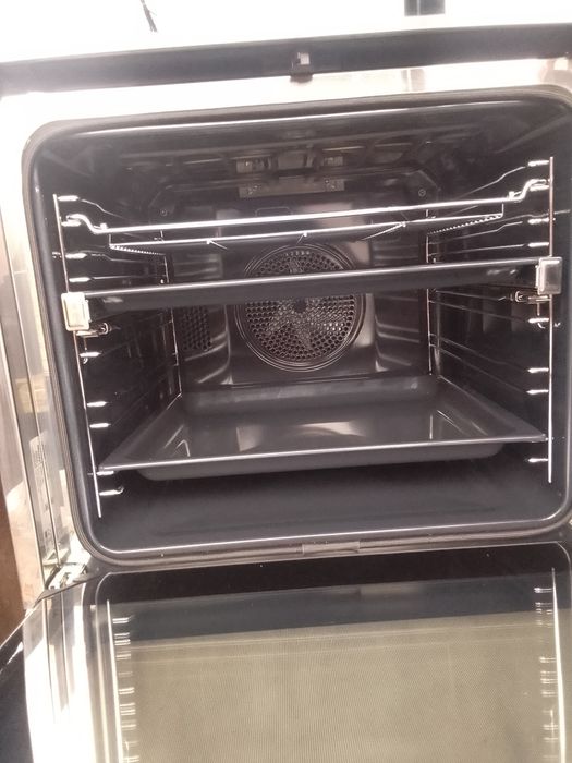 Vând cuptor electric miele