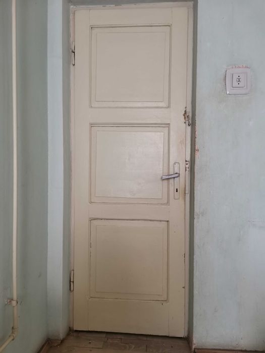 Uși cu tocuri din lemn de brad