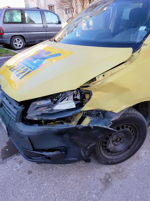 Продавам ТАКСИ, VW CADDY , катастрофирало , 2013Г цена : 1500 евро .