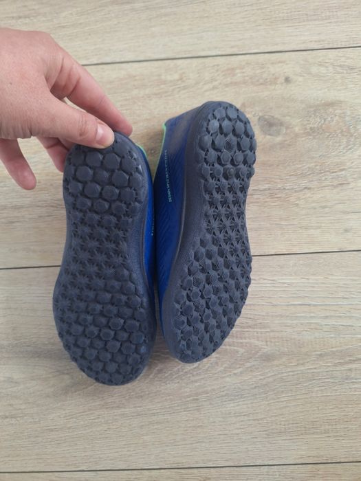 Детски маратонки за футбол !