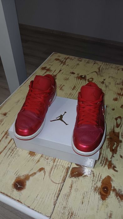 Jordan 1 Low SE Pomegranate