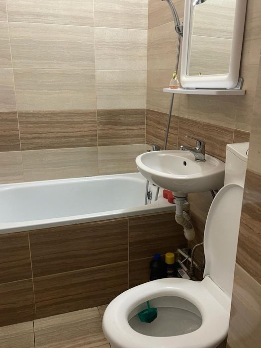 Închiriez garsoniera