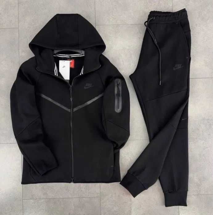Compleu Nike Tech Full Black Calitate Premium