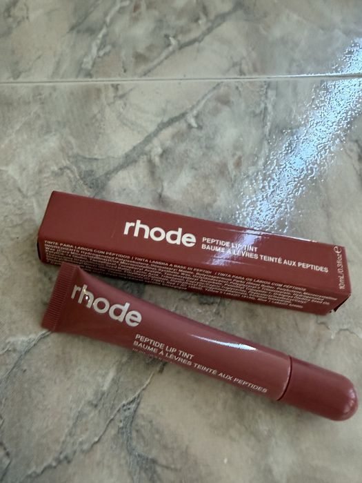 diverse modele de lipgloss rhode