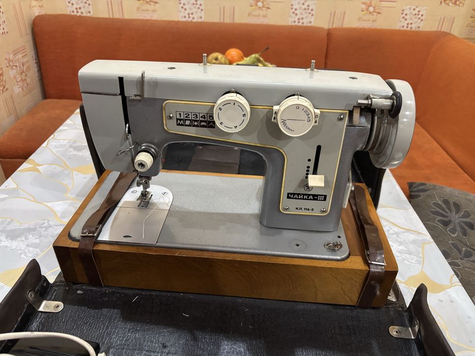 Швейная машинка Чайка