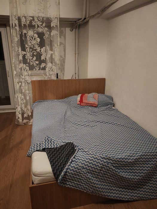 URGENT emigrez Dormitor dulap cu oglinzi si paturi  cu saltea sau separat, Biblioteca, Frigider mare ARDO