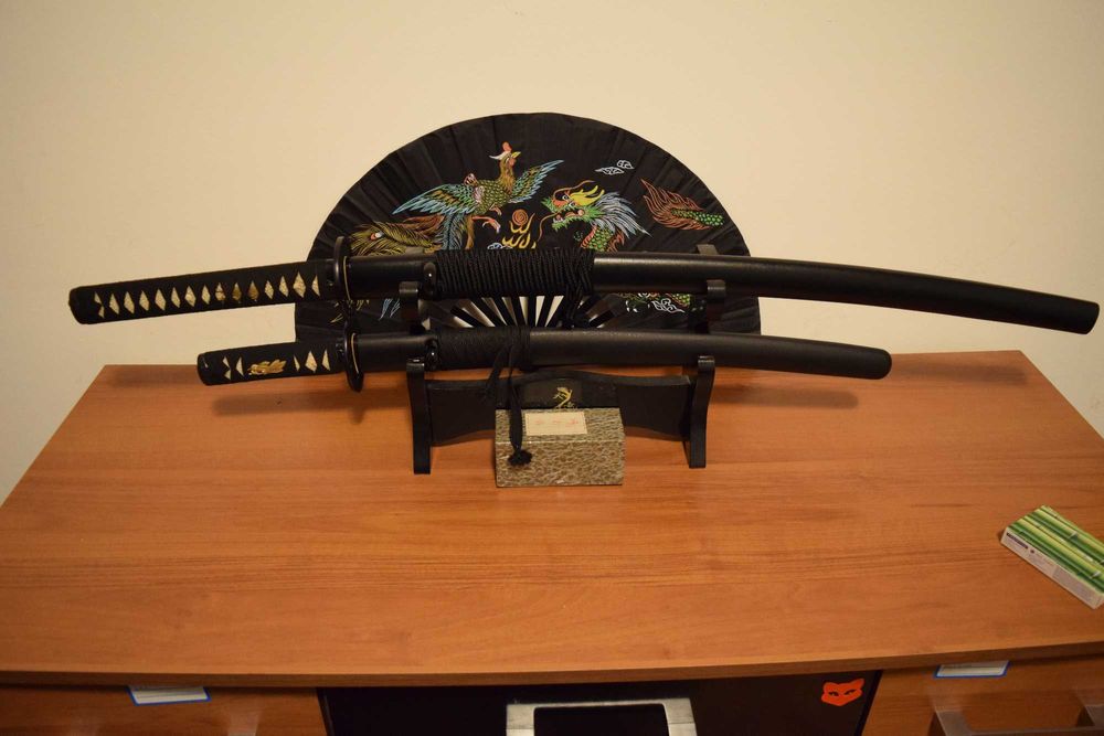 Колекция от различни катана, вакизаши и танто