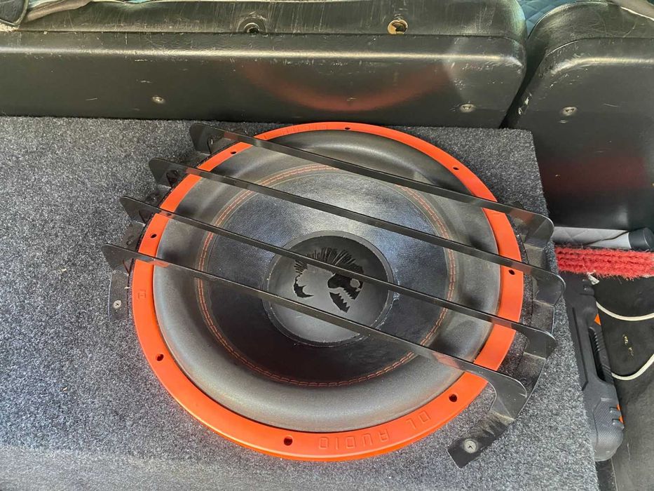 Сабвуфер моник короб