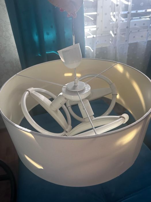 Vând doua candelabre