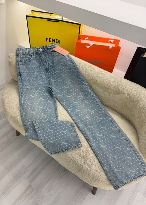 Дамски премиум клас дънки.