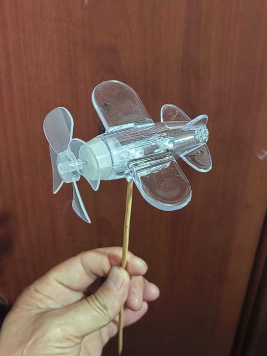 Самолёт светящийся (игрушка)