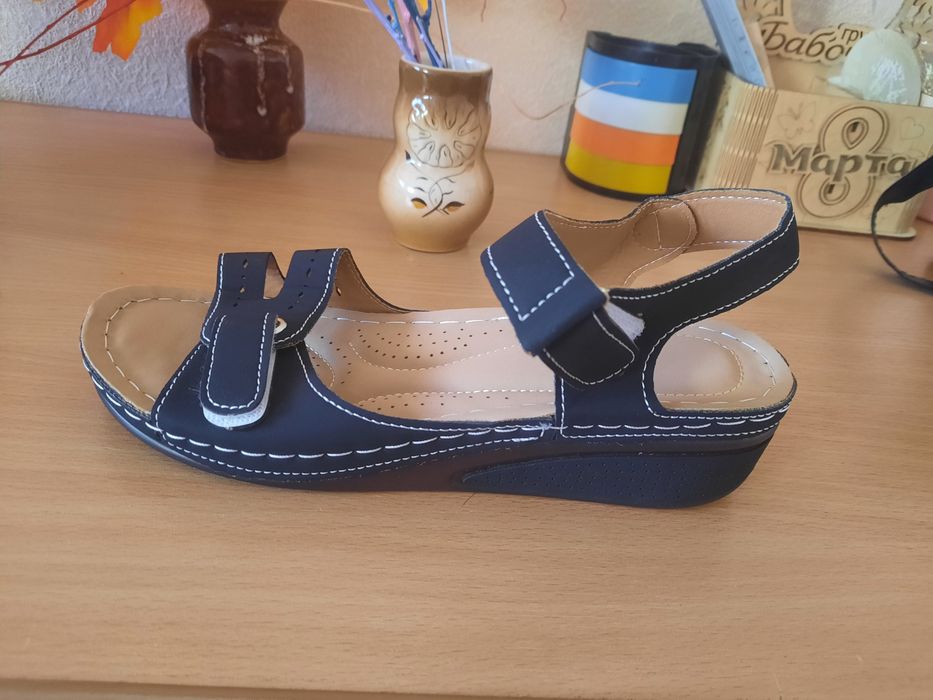 Продам сандали новые