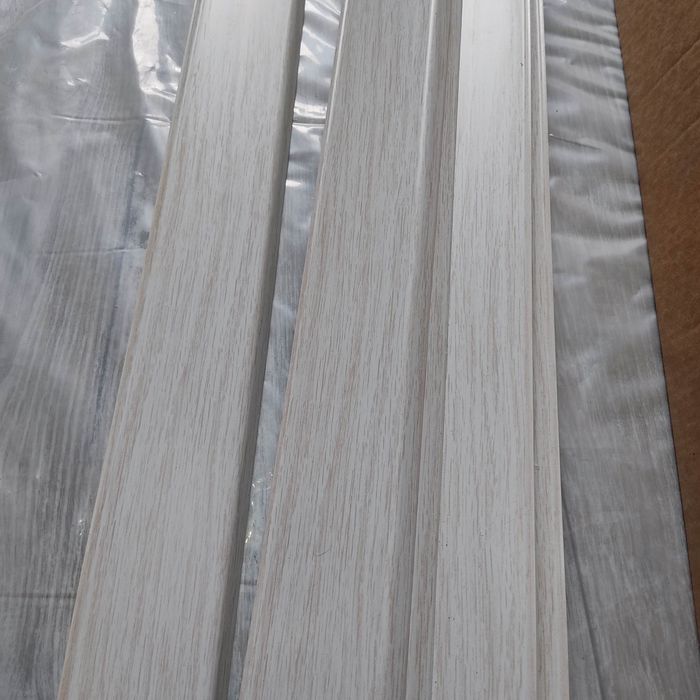 Плинтус напольный широкий