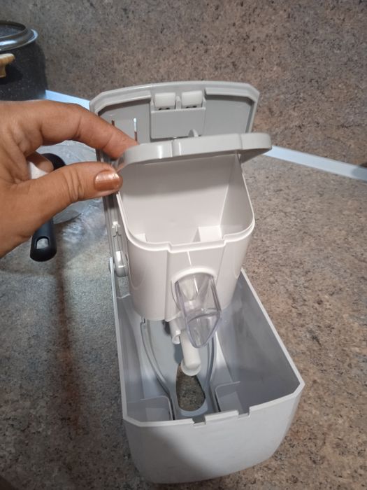 Стенен диспенсър за течен сапун