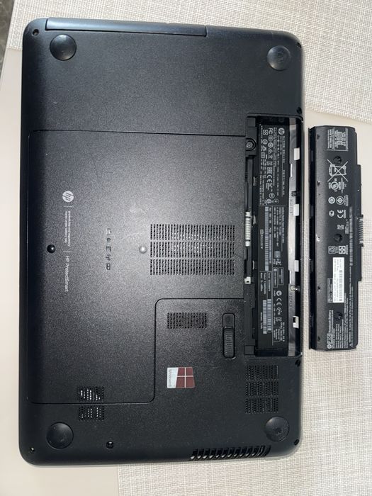 Laptop HP culoare gri