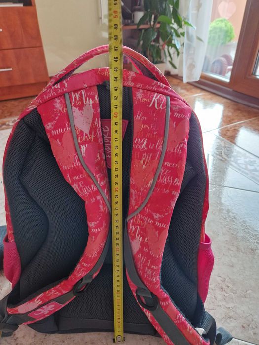 Продавам ученическа раница