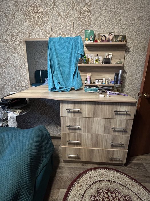 продам комод с зеркалом