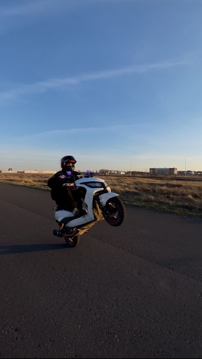 Продаю м8 лия пишите