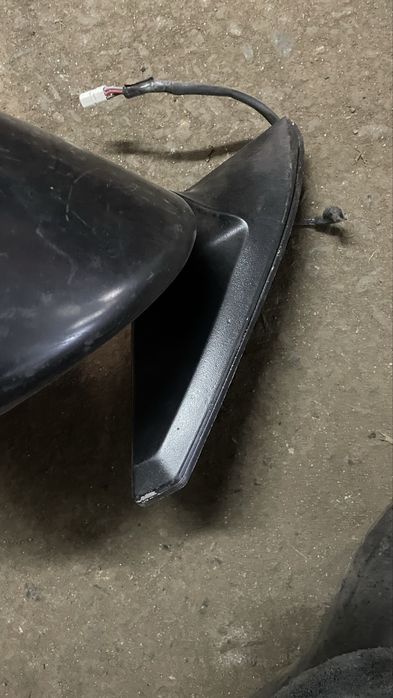 Левое зеркало