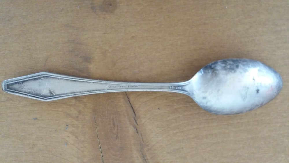 Посребрена лъжичка HOLMES & EDWARDS XIV