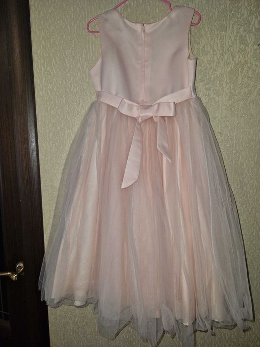 Платье розовое с накидкой