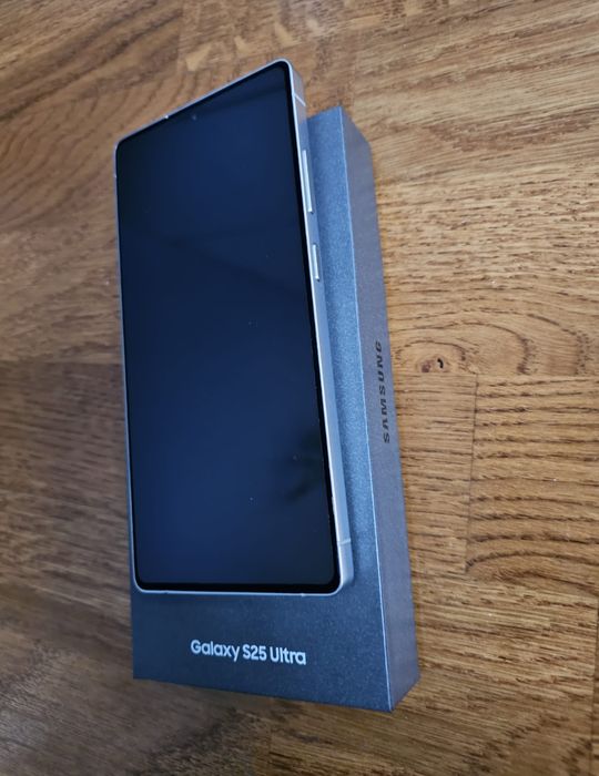 Vând samsung S25 Ultra