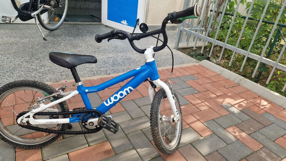 Bicicleta Woom 2 albastra cu cric