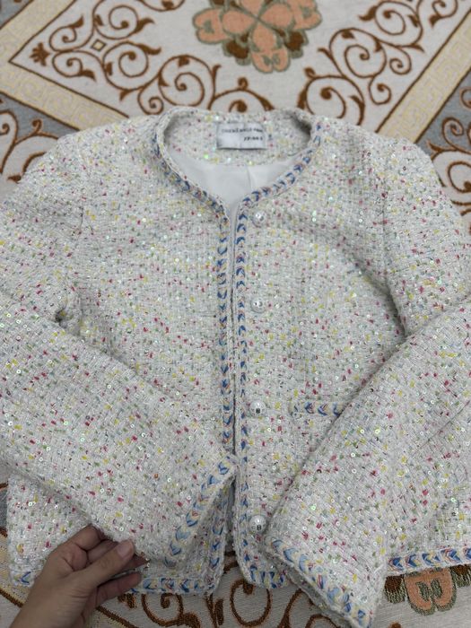 Киімдер сатылады