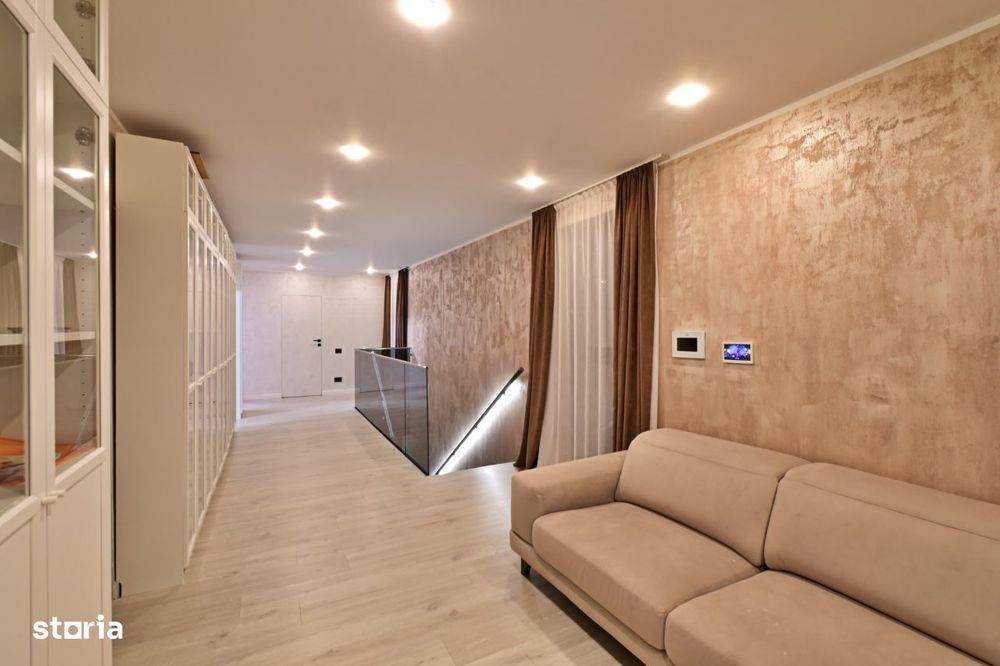 Vila de lux design deosebit, piscina, sistem fotovoltaic cu baterii.