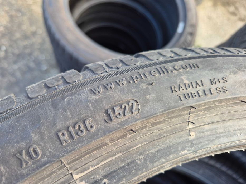 2 Anvelope de IARNA - 265/35/20 - PIRELLI - CA UNELE NOI , aprox 7.5 MM - DOT 2022 AO OEM AUDI A7 !