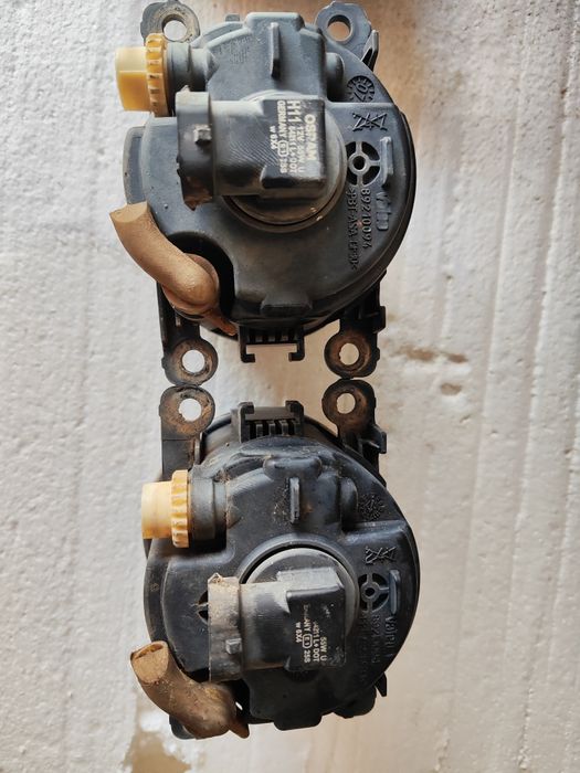 Ксенони и емблема за Пежо 307