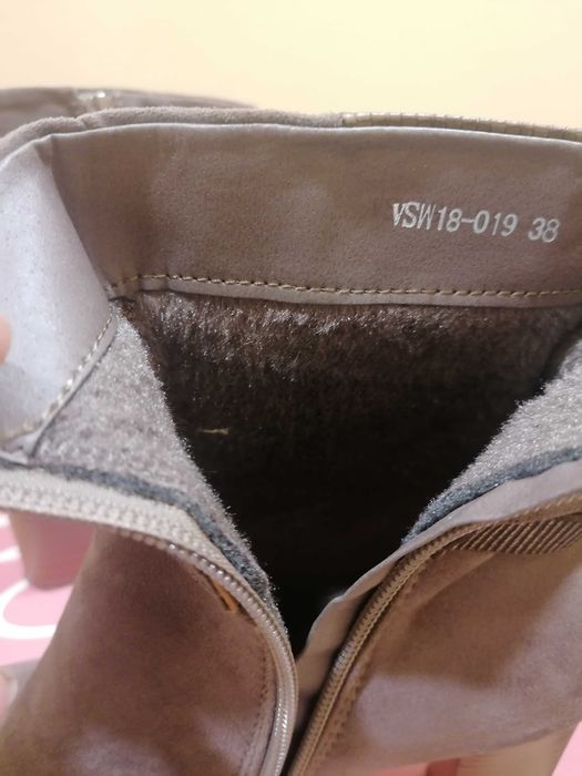 Елегантни дамски боти