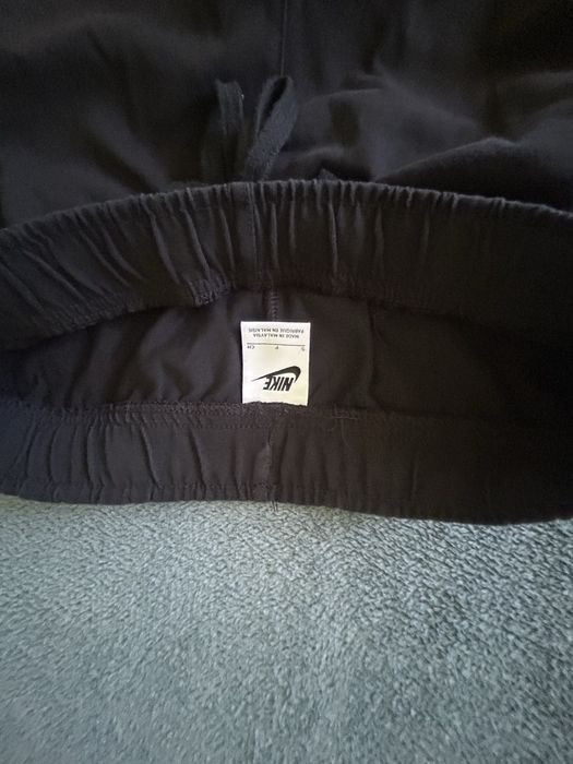 Nike joggers ca noi nepurtati