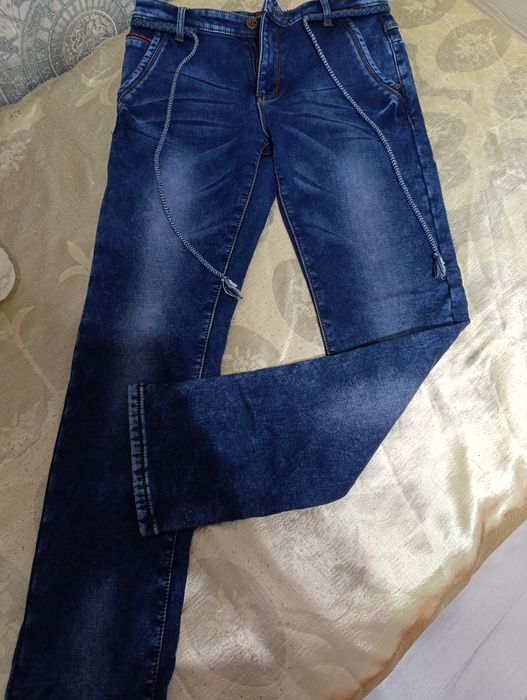 Джинсы в отличном состояние