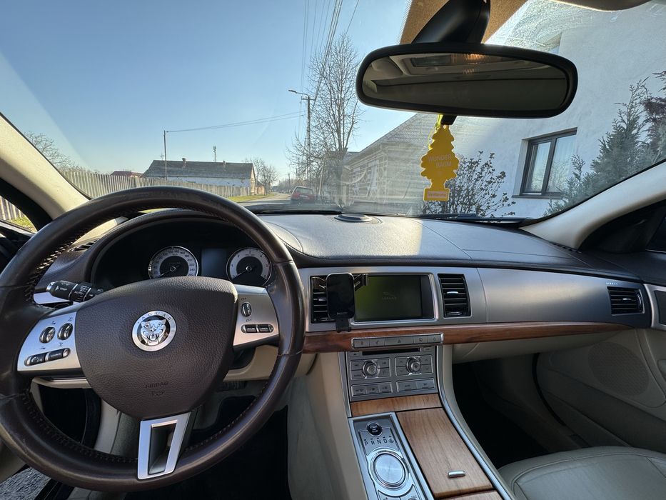 Jaguar XF 3.0D 241cp