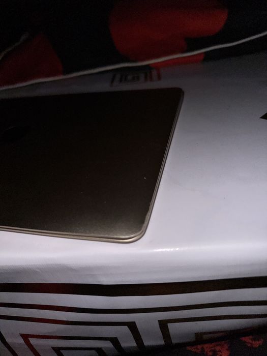 MacBook-MAX 256 talig m1 chip qoyilgan