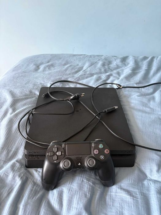 Playstation 4 slim + controller