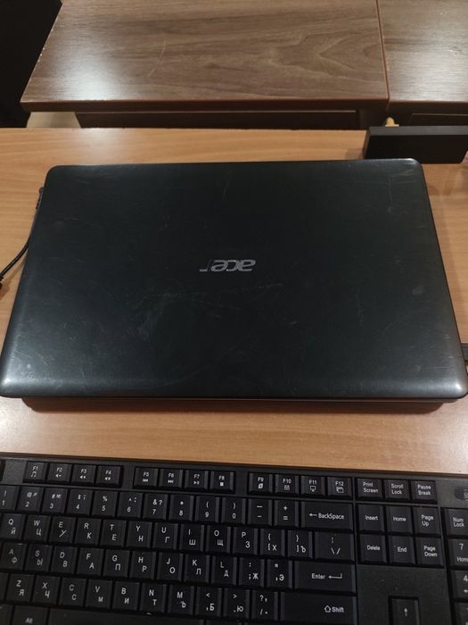 Acer notebook 2gb ram  300gb 60hz