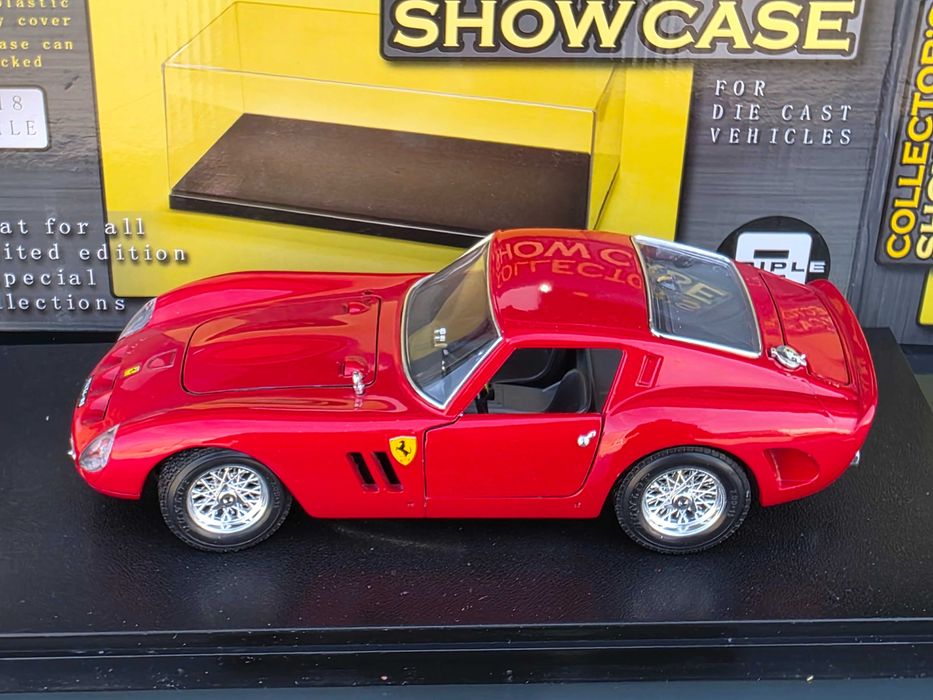 Macheta Auto 1/18 Burago Triple 9 Case Ferrari GTO