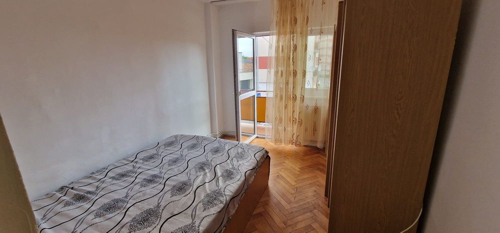 Închiriez apartament
