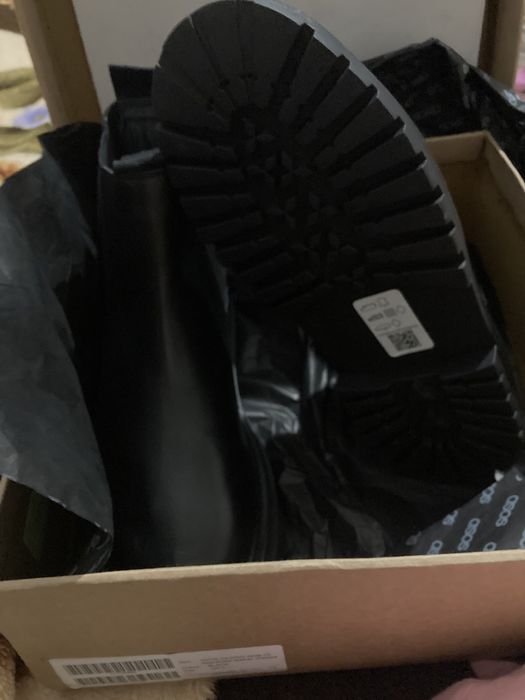 Черни кожени боти