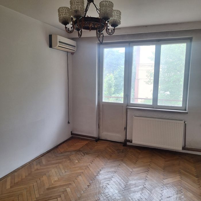 Vand Apartament 3 camere semidecomandat Calea -Bucuresti