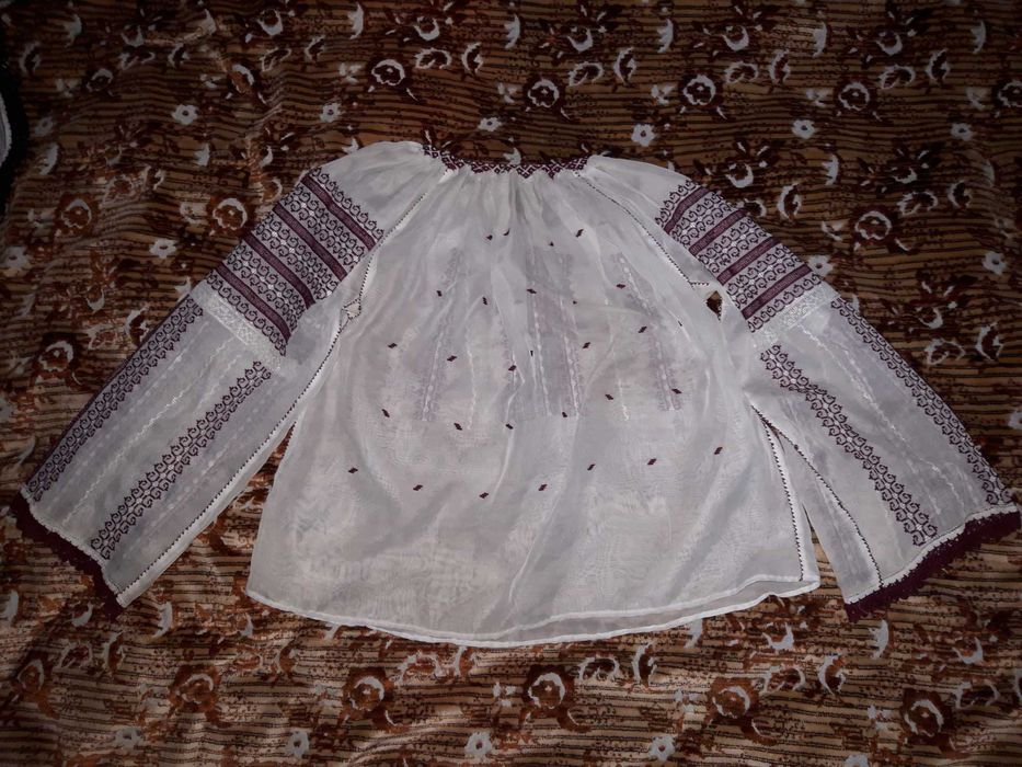 Ie si catrință costum popular