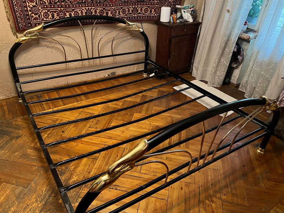 Двухспальяная кровать 200x190