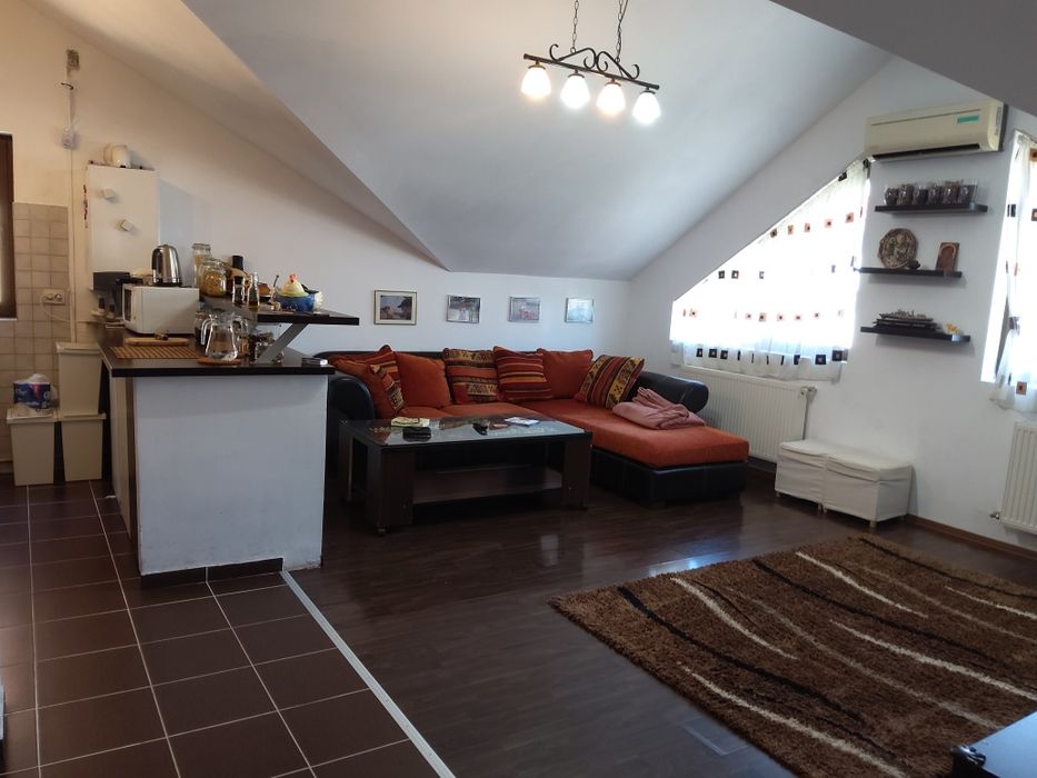 Apartament la mansarda  cu 3 camere complet utilat și mobilat