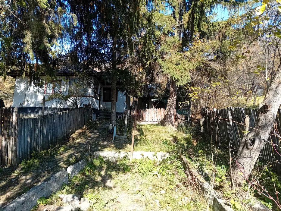 Teren + casa de vacanta  Scorteni , Mislea