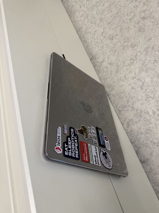 MacBook Air M2,идеальное состояние АКБ 100%