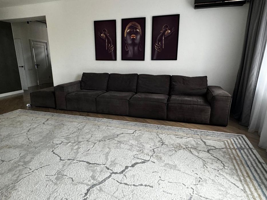 Диван три метра, в хорошем состоянии