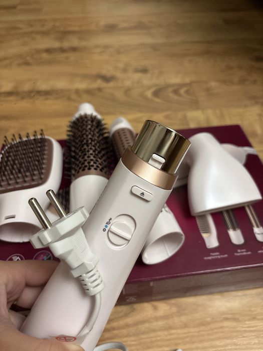 Philips 3000 Series Air Styler (модел BHA310/00 или сходен от същата серия).