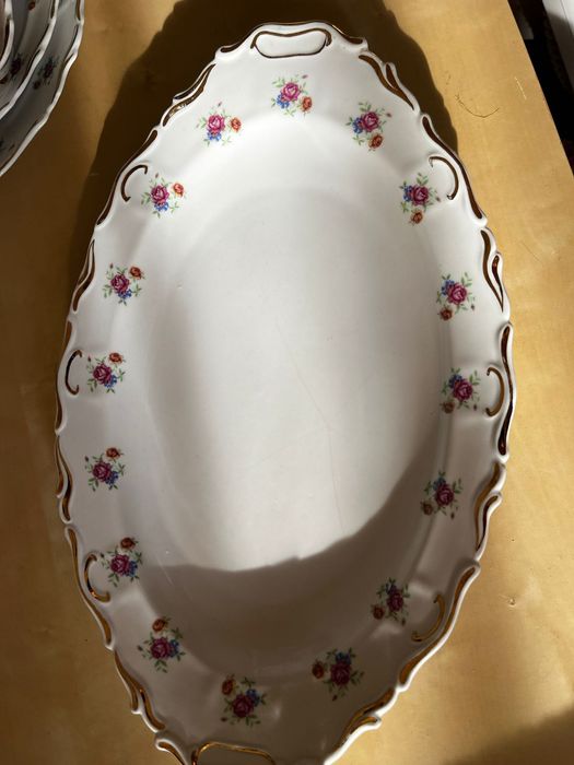 Set masă porțelan 53 piese (1982), stare excelentă, folosit ocazional.